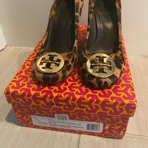 Tory Burch Sophie Wedge - Leopard Calf hair print